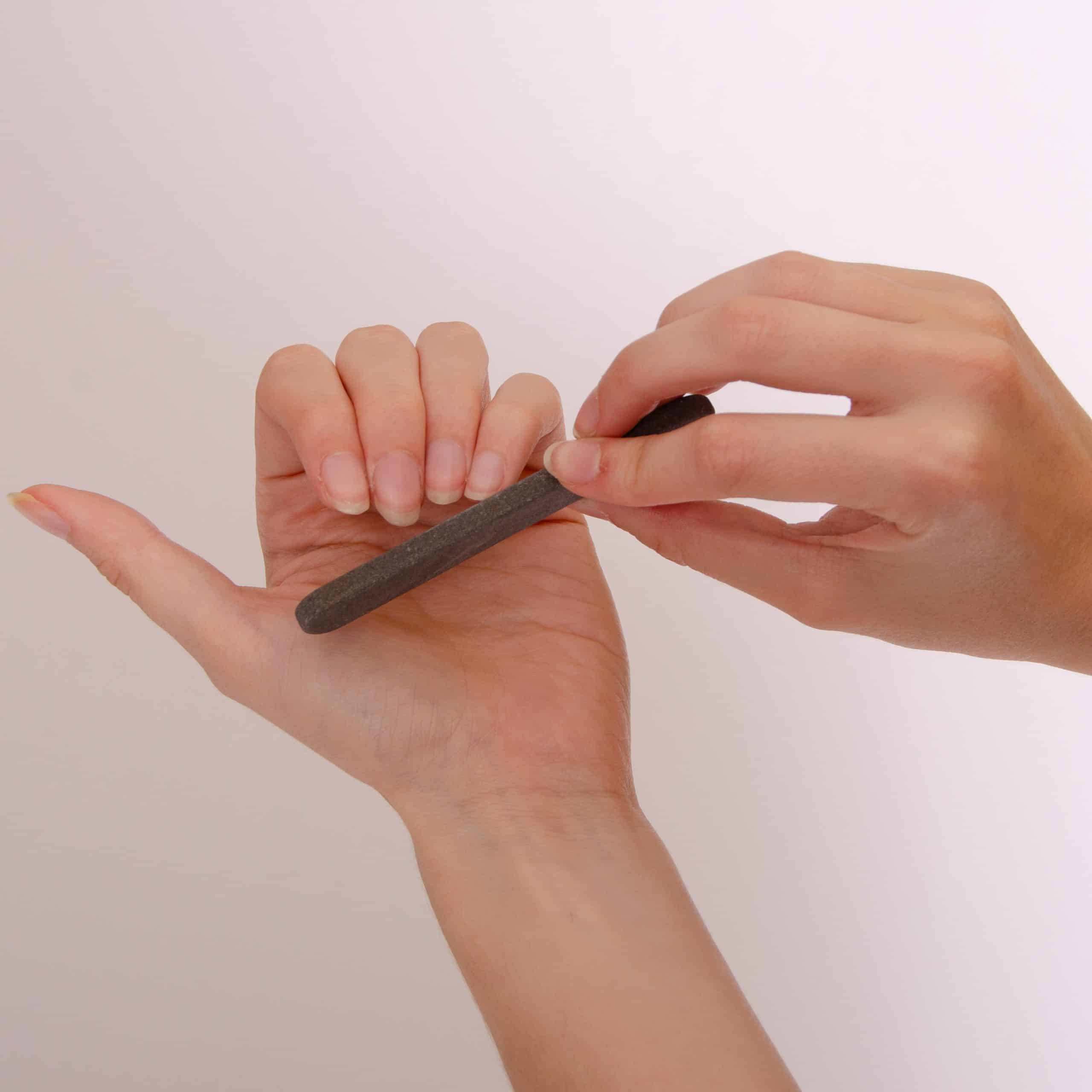 Lime à ongle plate en pierre naturelle avec étuis en cuir – Fabriquée en France – Image 5