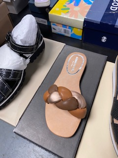 Lot 700 Paires Chaussures et Sandales Neuves de Marques Originales – Image 2