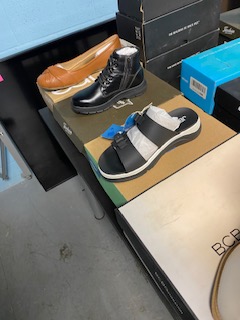 Lot 700 Paires Chaussures et Sandales Neuves de Marques Originales – Image 5
