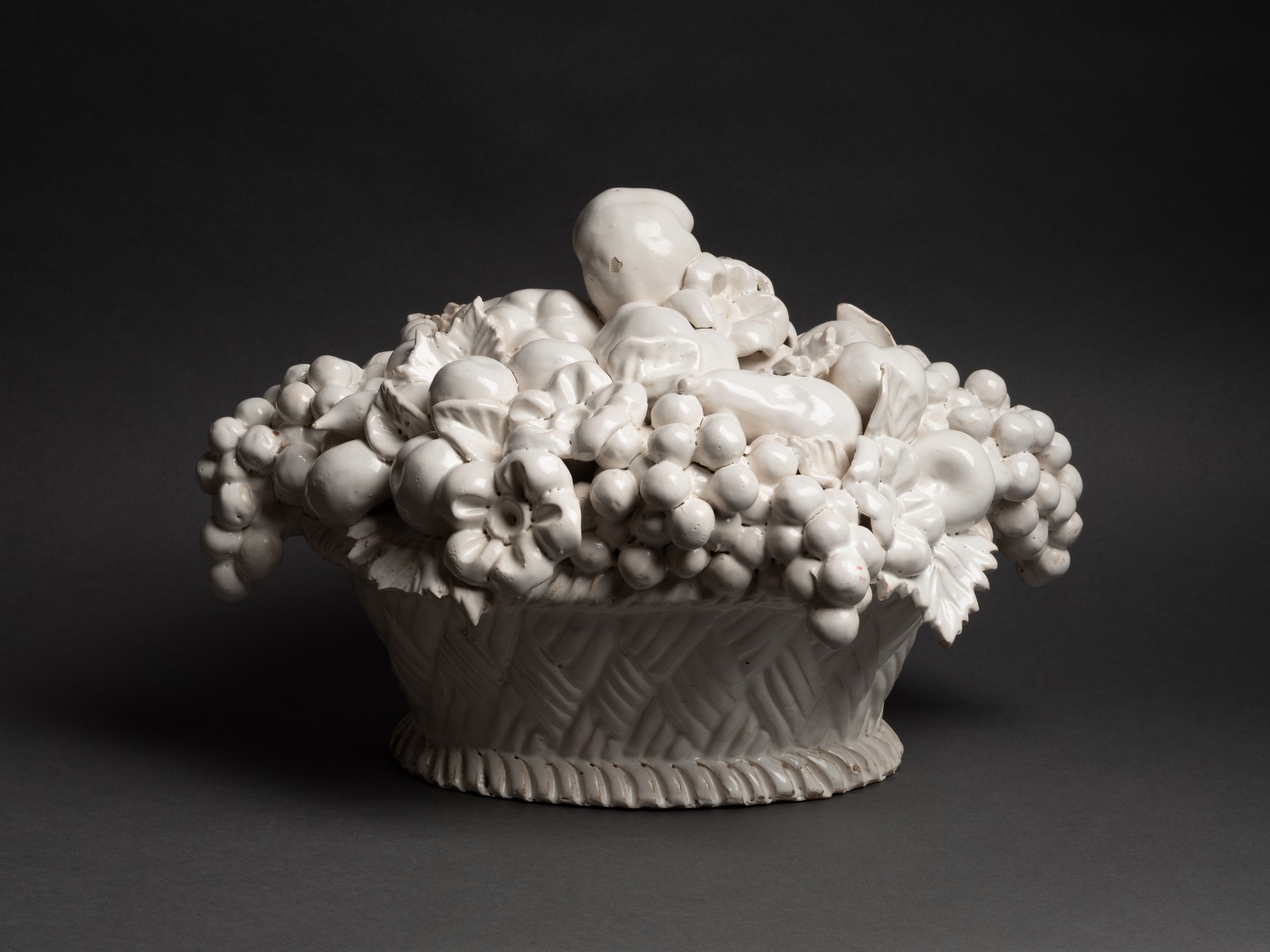 Corbeille de fruits en faïence de Malicorne, XXe siècle – Image 4