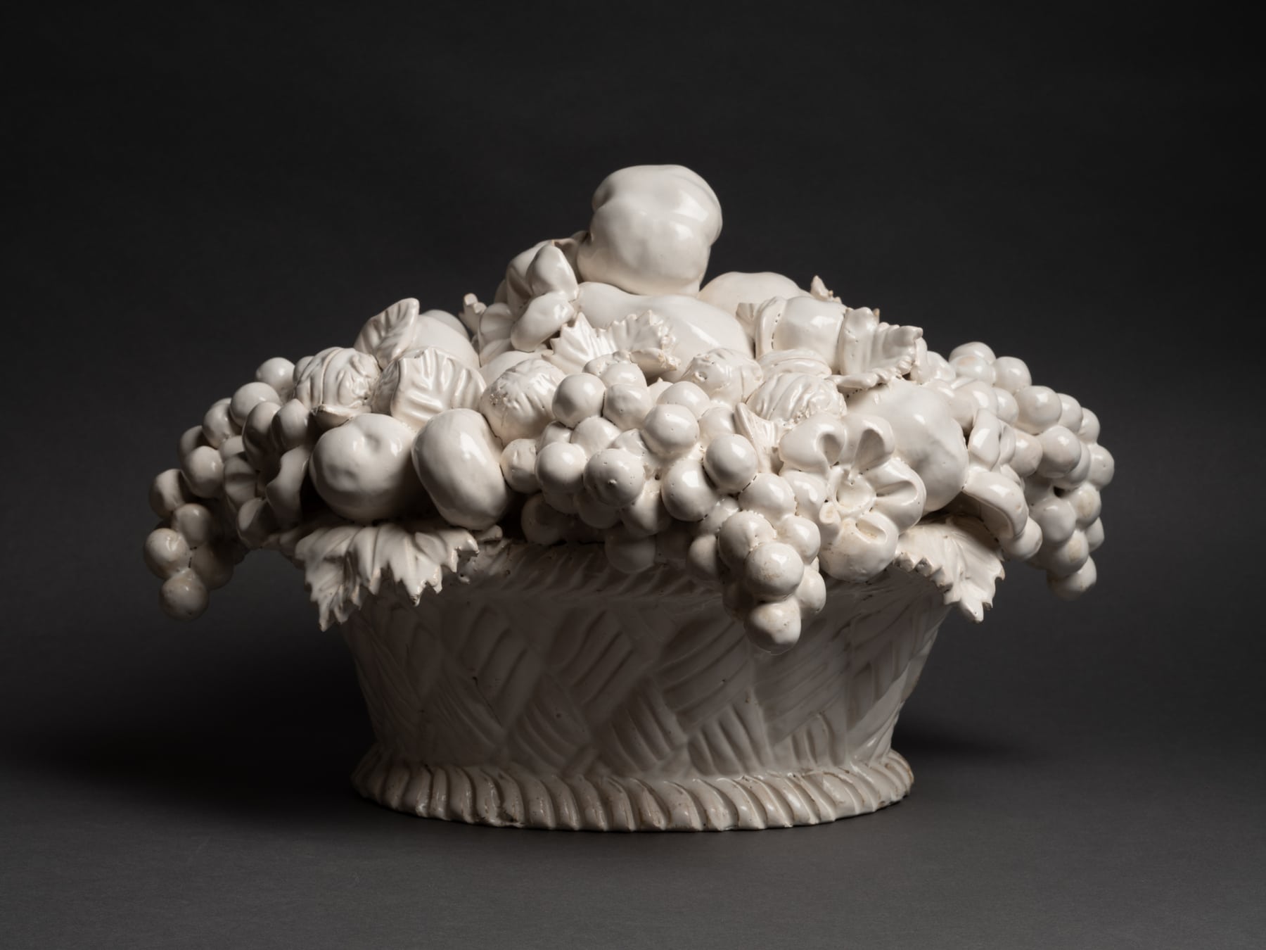 Corbeille de fruits en faïence de Malicorne, XXe siècle – Image 2