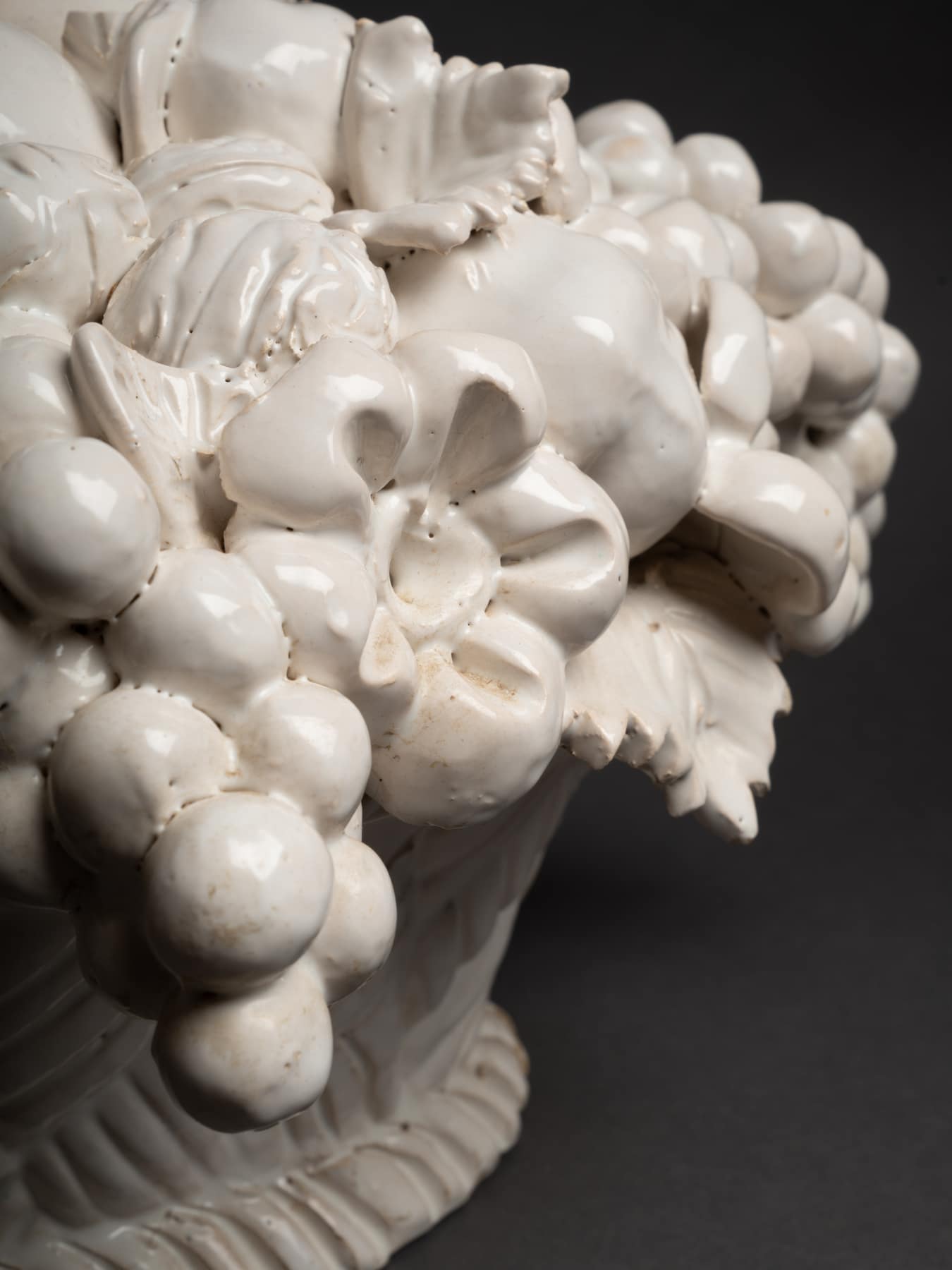 Corbeille de fruits en faïence de Malicorne, XXe siècle – Image 8