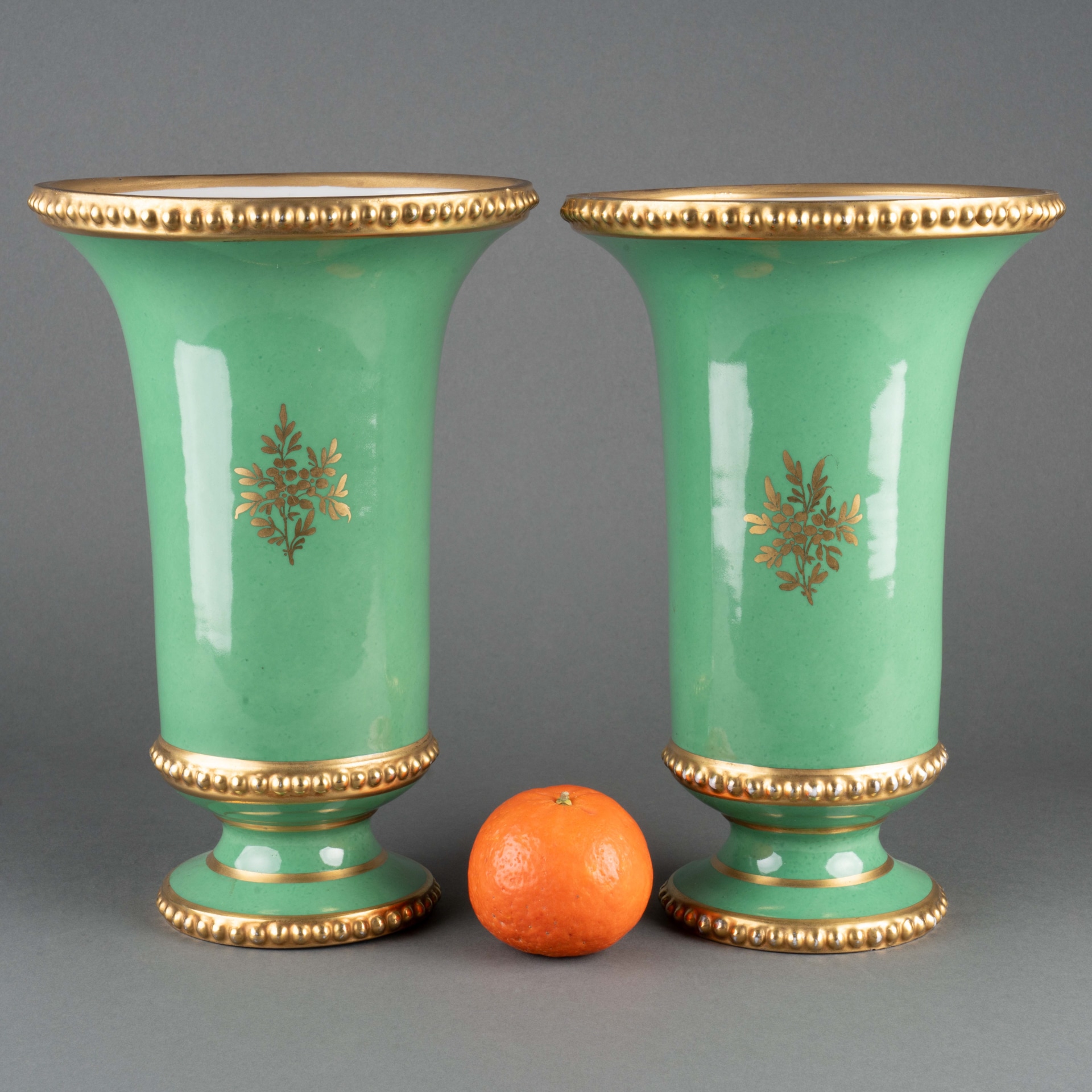 Paire de vases en porcelaine de Paris, XIXe siècle – Image 3